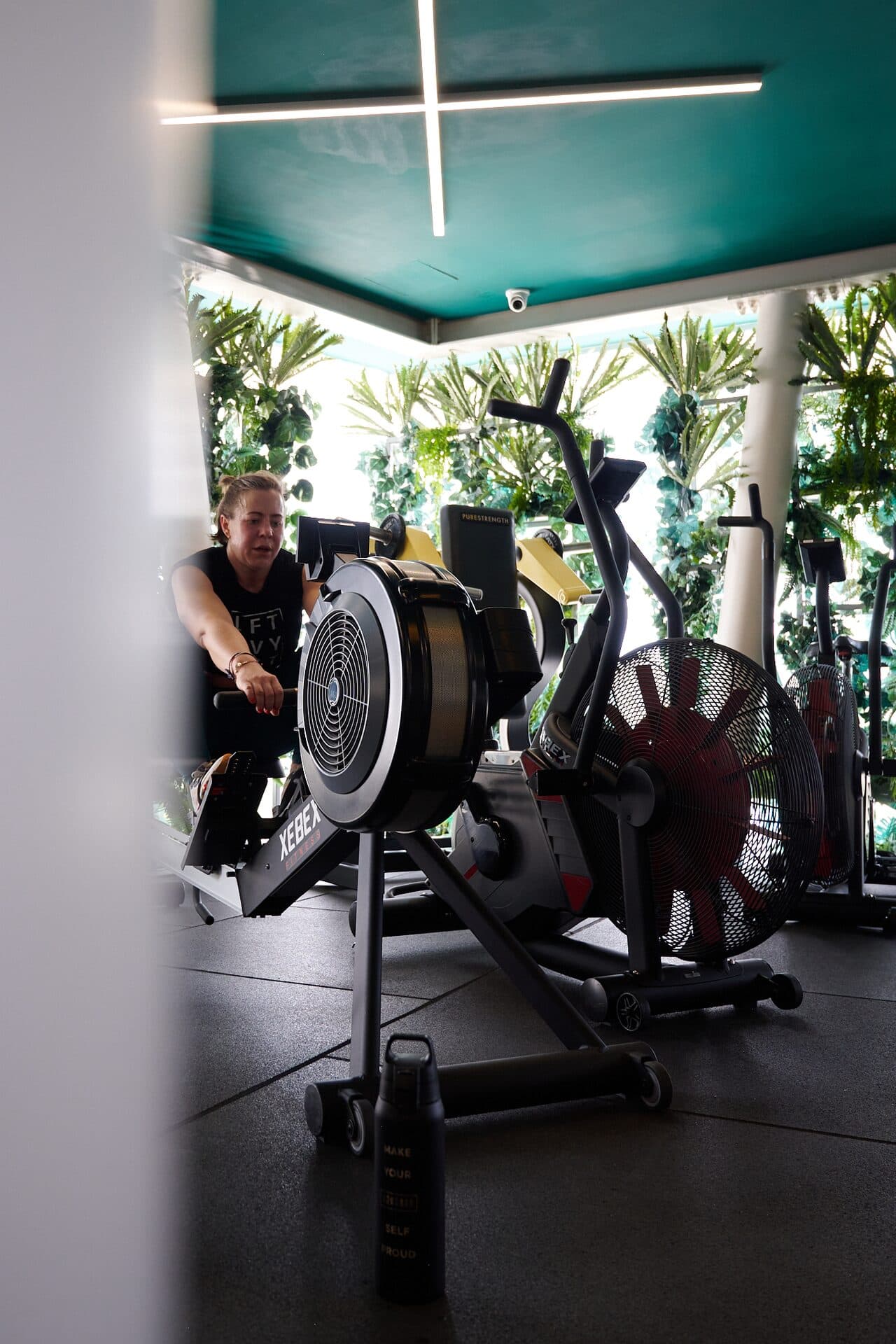 Athlete rowing at VO2